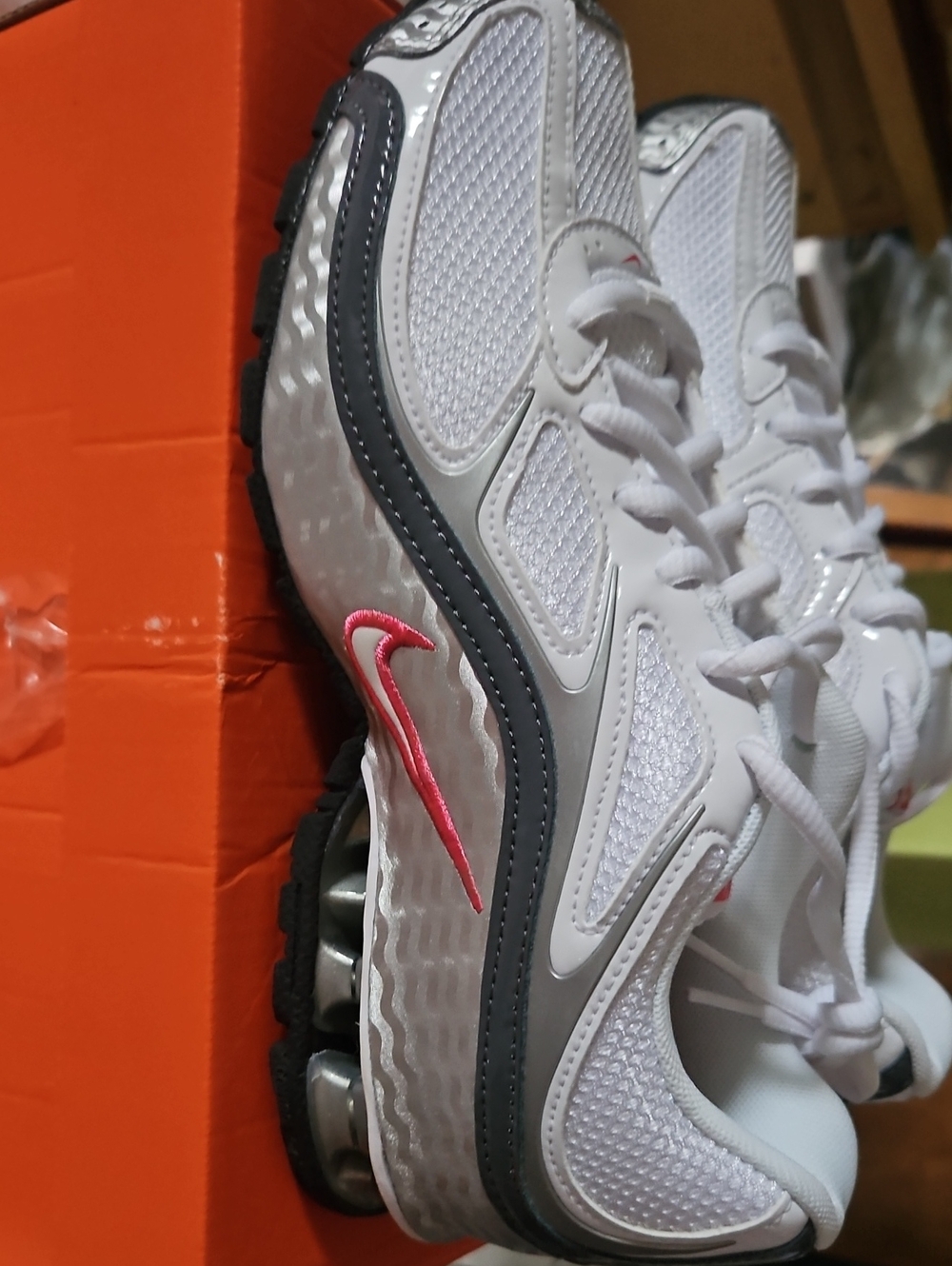 Nike Women's Nike Reax RUN 5- NEW WITH BOX Silver, White With Pink Accent